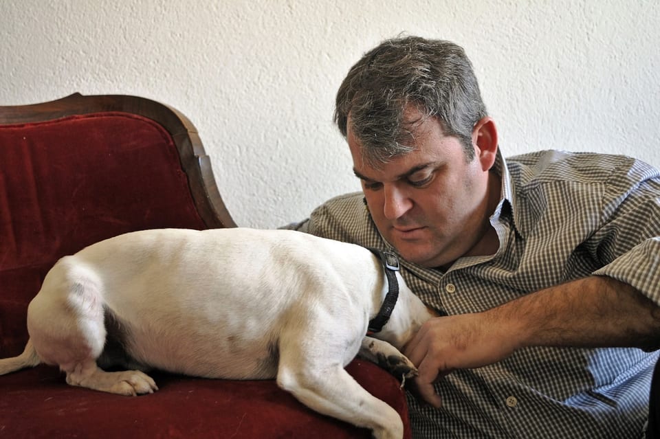 Lupo und sein Herrchen Mike Müller