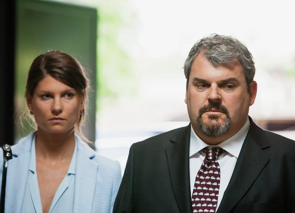 Vera Bommer als Leonie Lauener, Mike Müller als Luc Conrad.
