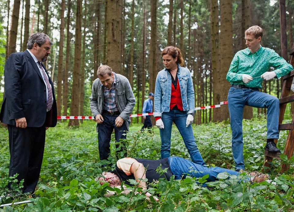 Mike Müller als Luc Conrad, Samuel Streiff als Reto Doerig, Barbara Terpoorten als Anna-Maria Giovanoli, Martin Ostermeier als Semmelweis, vorne: Werner Biermeier als Alfons Zehnder.